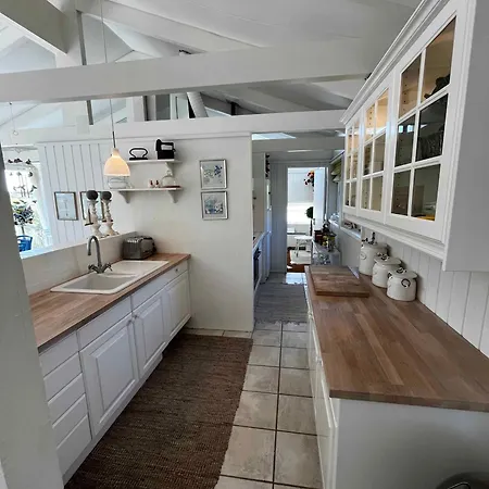 Cozy Summer House With Maritime Decor فندق